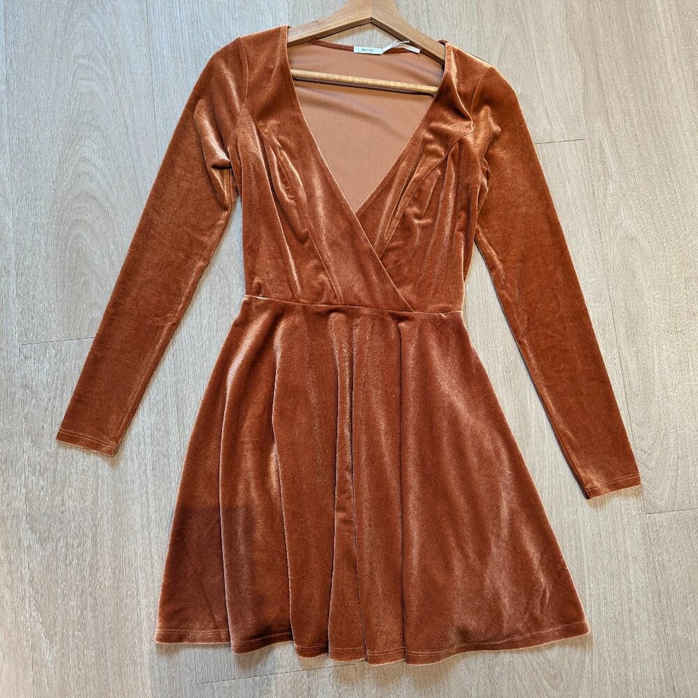 Kimchi Blue “Iris” deep V-neck long sleeve velvet mini dress - burnt coral - XS